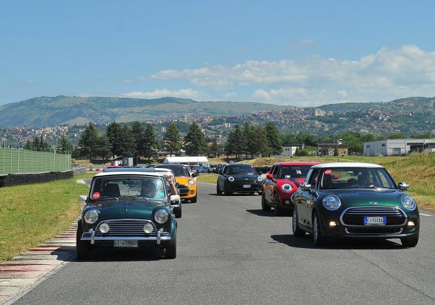 Mini, protagonista in pista e in passerella 02