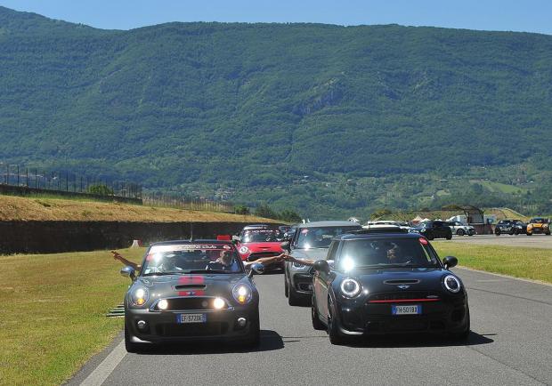 Mini, protagonista in pista e in passerella 06