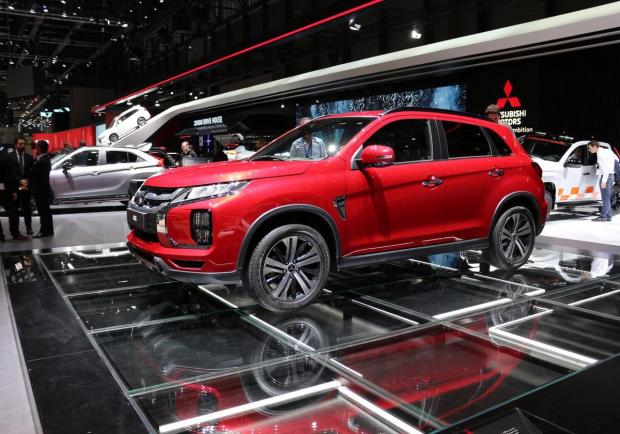 Mitsubishi, a Ginevra anche il pickup da una tonnellata 03