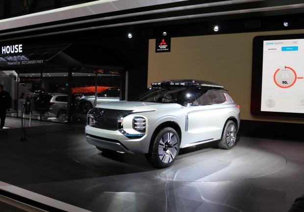 Mitsubishi, a Ginevra anche il pickup da una tonnellata 06