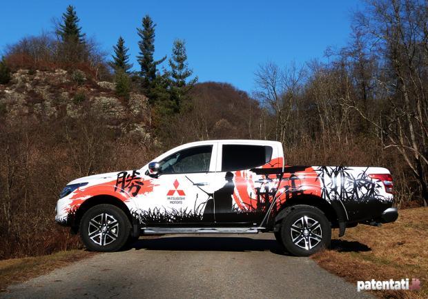 Mitsubishi L200 Double Cab 2.4 DI-D 4WD profilo