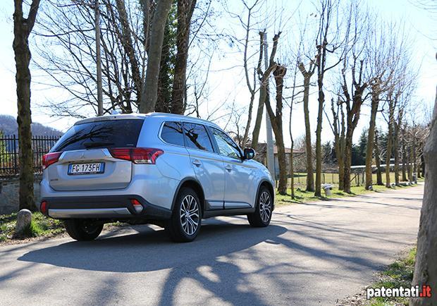 Mitsubishi Outlander 2.2 DI-D 4WD 7 posti 2