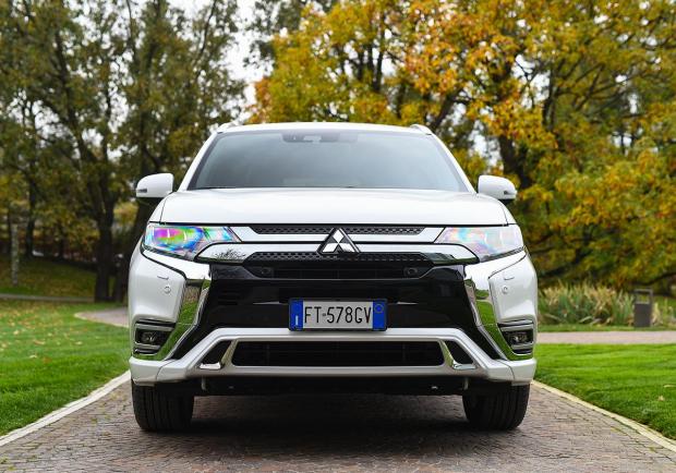 Mitsubishi Outlander PHEV 2019 anteriore