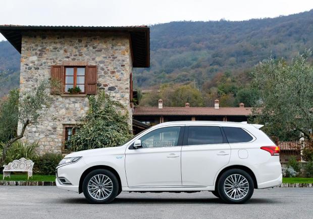 Mitsubishi Outlander PHEV 2019 profilo