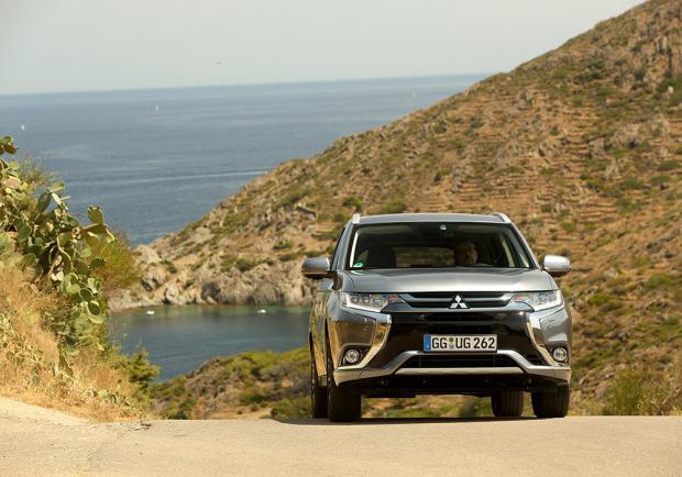 Mitsubishi Outlander PHEV restyling 2016