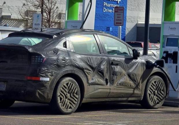 Nissan Leaf camuffata