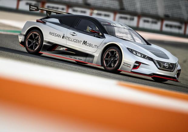 Nissan, la Leaf Nismo RC scende in pista 01