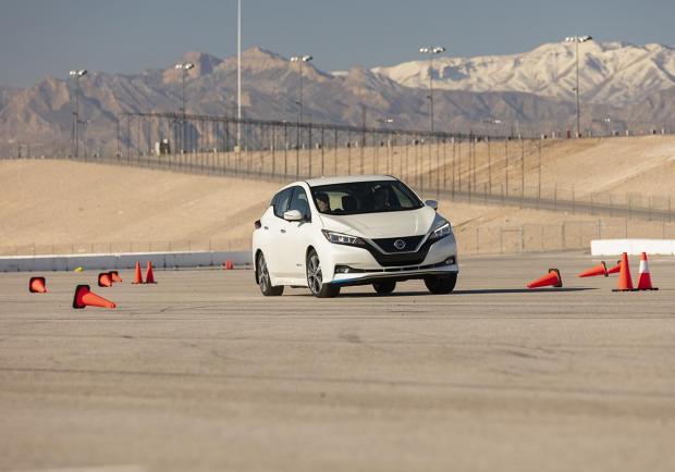 Nissan, più performance per i motori elettrici con e-4ORCE 05