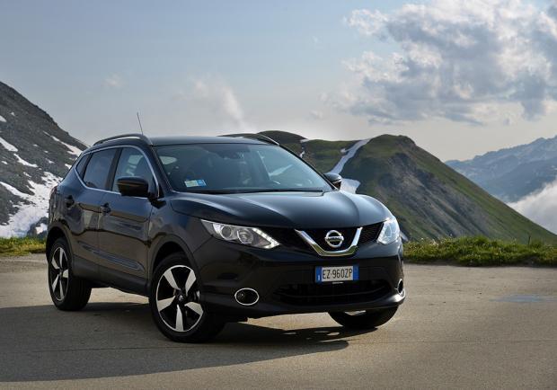 Nissan Qashqai 1.6 DIG-T 163 tre quarti anteriore