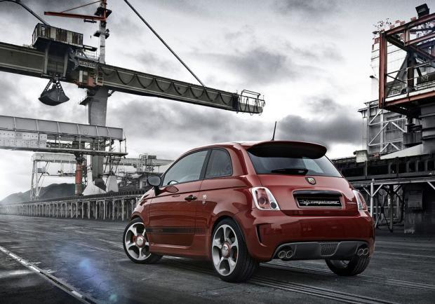 Nuova Abarth 595 Competizione my 2014 tre quarti posteriore