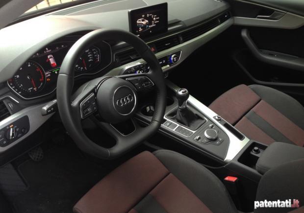 Nuova Audi A4 Avant 2.0 TDI Sport interni