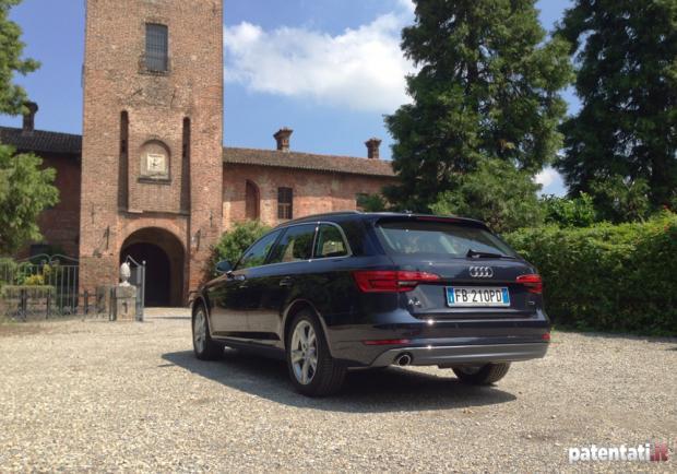 Nuova Audi A4 Avant 2.0 TDI Sport tre quarti posteriore