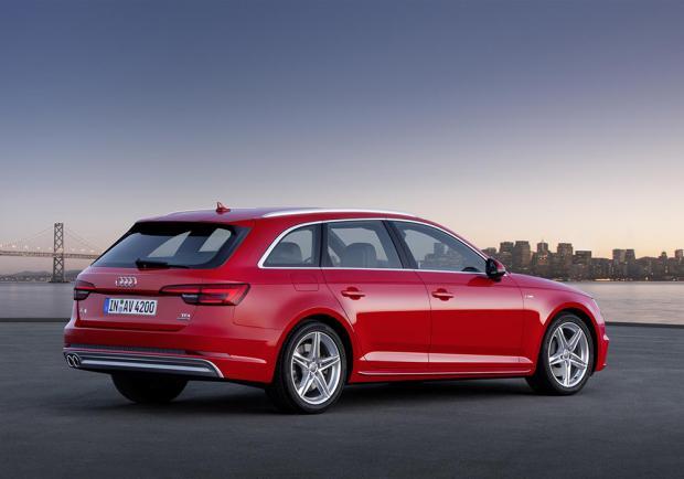 Nuova Audi A4 Avant tre quarti posteriore