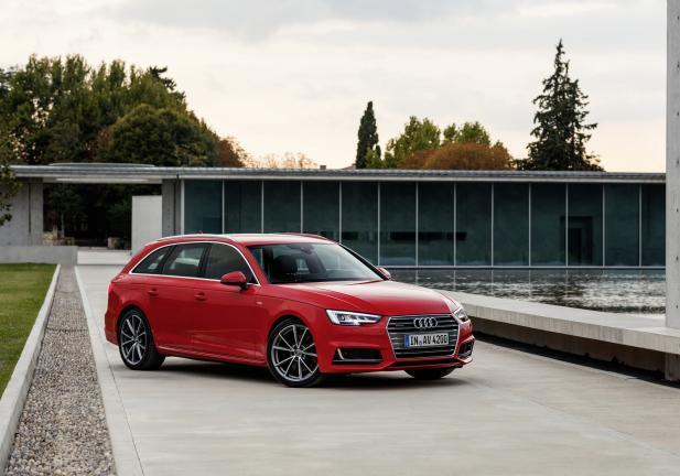 Nuova Audi A4 Avant tre quarti anteriore