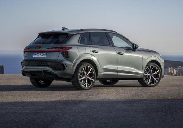 Nuova Audi Q3 - vista laterale 2