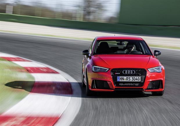 Nuova Audi RS3 Sportback 2015 anteriore in pista