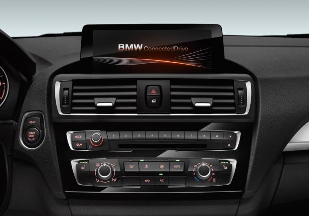 Nuova BMW Serie 1 restyling 2015 console centrale