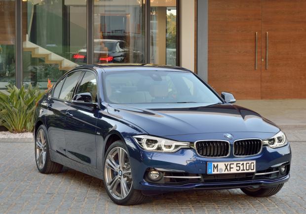 Nuova BMW Serie 3 restyling 2015 tre quarti anteriore