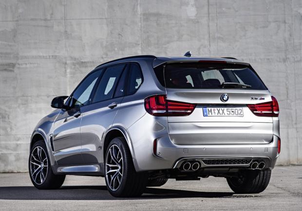 Nuova BMW X5 M tre quarti posteriore