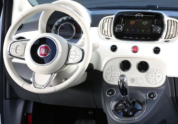 Nuova Fiat 500 2015 posto di guida