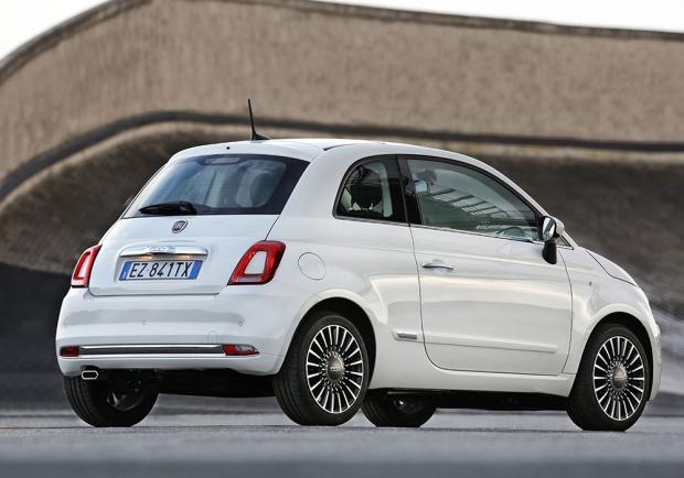 Nuova Fiat 500 Bianco Gelato tre quarti posteriore