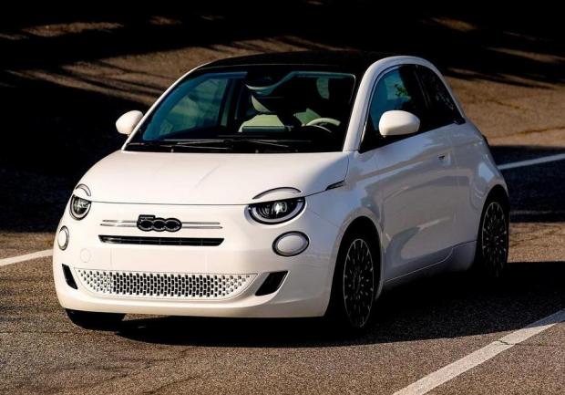 Nuova Fiat 500 ibrida - in strada