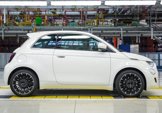 Nuova Fiat 500 ibrida - visione laterale
