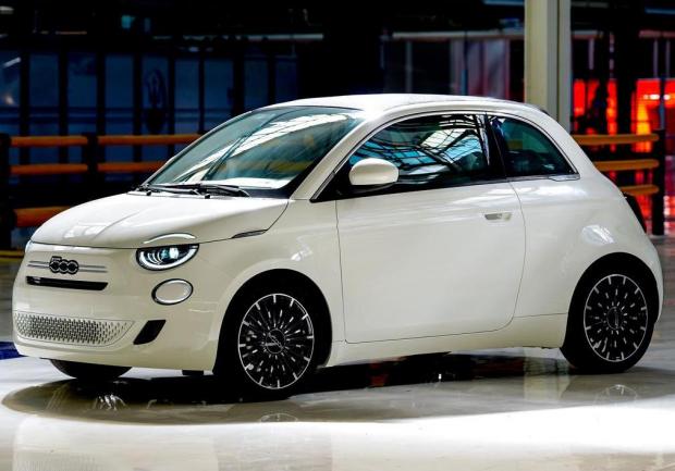 Nuova Fiat 500 ibrida - vista laterale