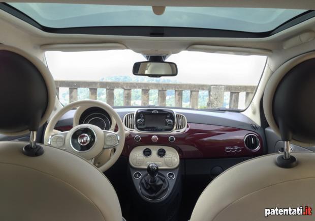 Nuova Fiat 500 0.9 TwinAir Turbo 105CV abitacolo