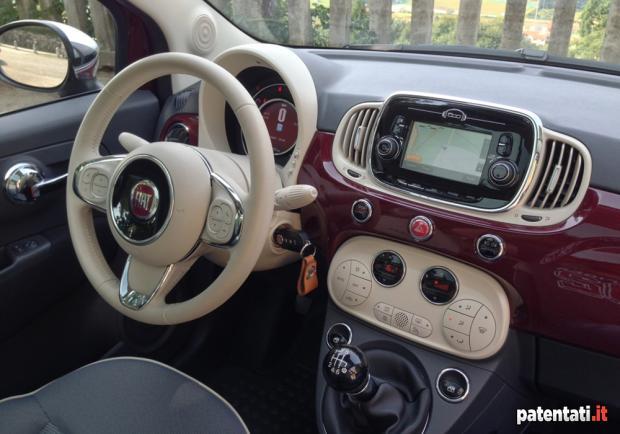 Nuova Fiat 500 0.9 TwinAir Turbo 105CV interni