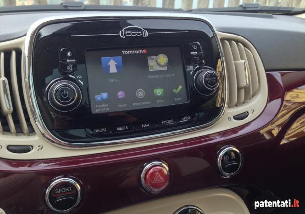 Nuova Fiat 500 0.9 TwinAir Turbo 105CV schermo UConnect