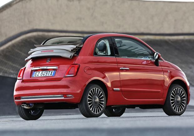 Nuova Fiat 500C 2015 tre quarti posteriore