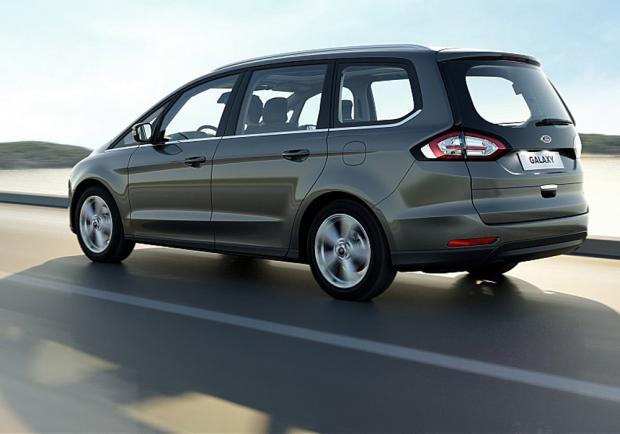 Nuova Ford Galaxy 2015 tre quarti posteriore