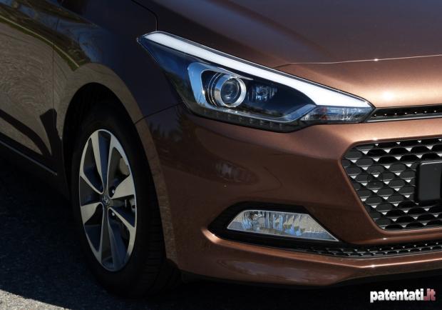 Nuova Hyundai i20 dettaglio gruppi ottici 2015