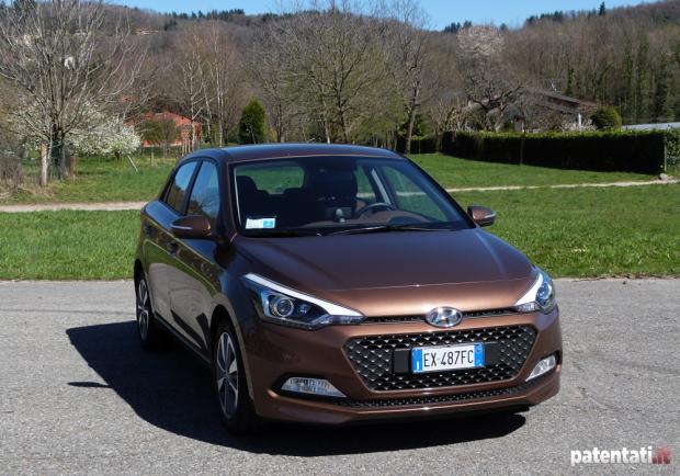 Nuova Hyundai i20 tre quarti anteriore 2015