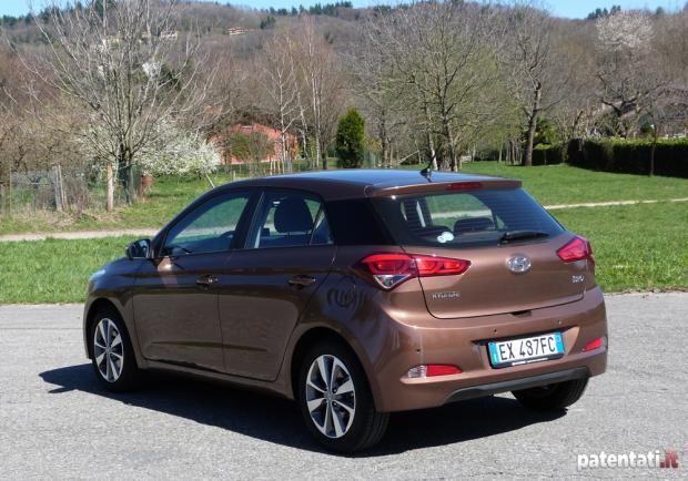 Nuova Hyundai i20 tre quarti posteriore 2015