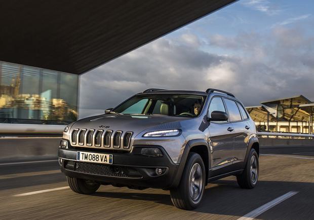 Nuova Jeep Cherokee Trailhawk tre quarti anteriore immagine 2