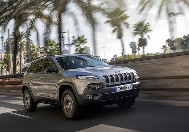 Nuova Jeep Cherokee Trailhawk tre quarti anteriore