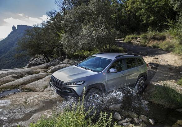 Nuova Jeep Cherokee tre quarti anteriore