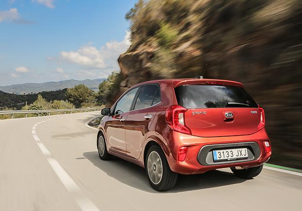 Nuova Kia Picanto 1.0 67 CV tre quarti posteriore