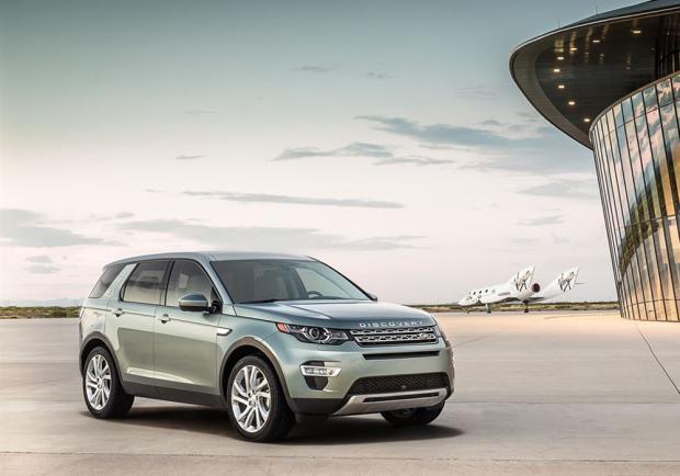 Nuova Land Rover Discovery Sport tre quarti anteriore