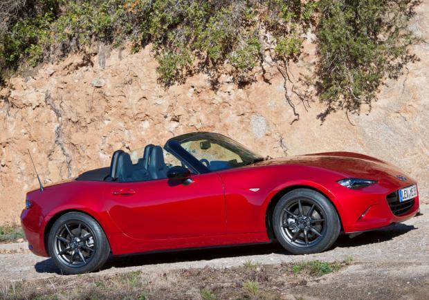 Nuova Mazda MX-5 capote abbassata