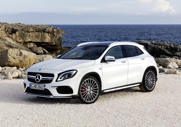 Nuova Mercedes-AMG GLA 45 4Matic restyling 2017