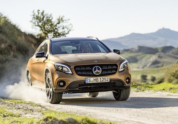 Nuova Mercedes-Benz GLA restyling 2017 3