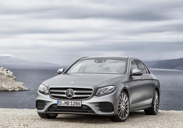 Nuova Mercedes Classe E tre quarti anteriore