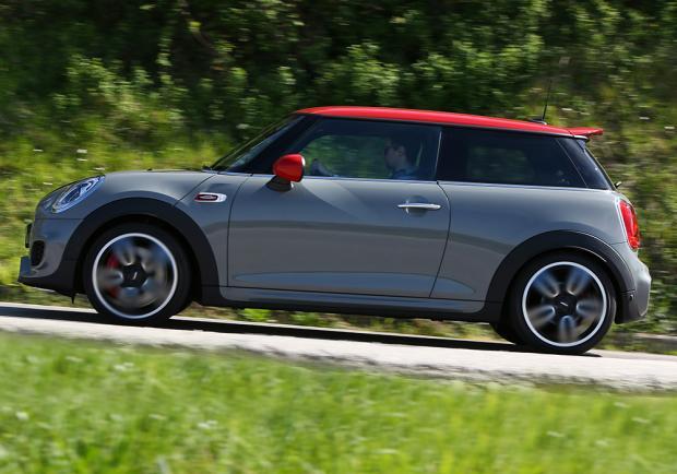 Nuova Mini John Cooper Works 2015 profilo