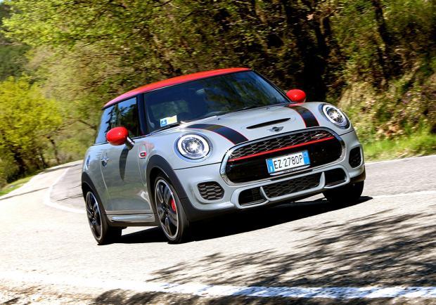 Nuova Mini John Cooper Works 2015 tre quarti anteriore