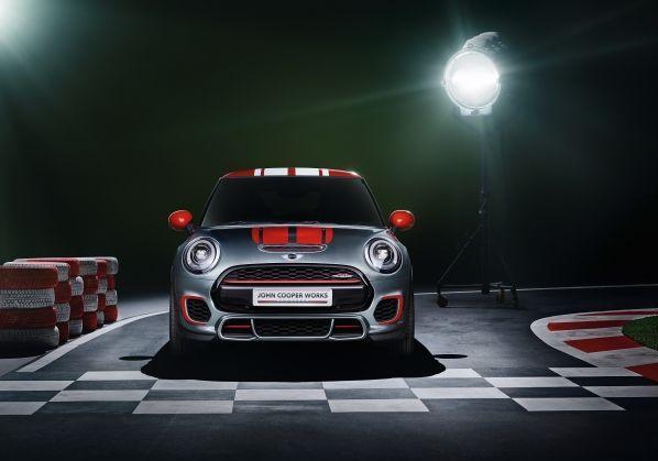 Nuova Mini John Cooper Works Concept anteriore