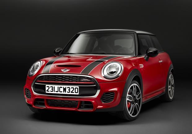 Nuova Mini John Cooper Works tre quarti anteriore