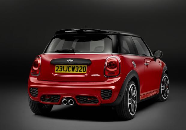 Nuova Mini John Cooper Works tre quarti posteriore